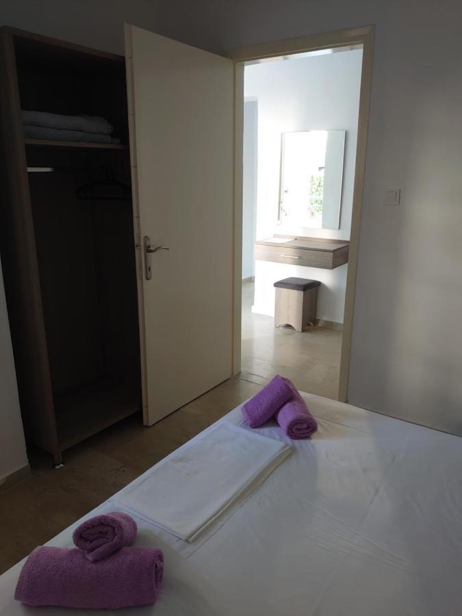 Merida Apartments Mola Kalyva Eksteriør bilde