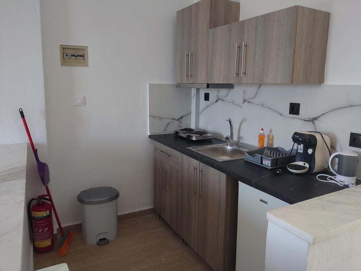 Merida Apartments Mola Kalyva Eksteriør bilde