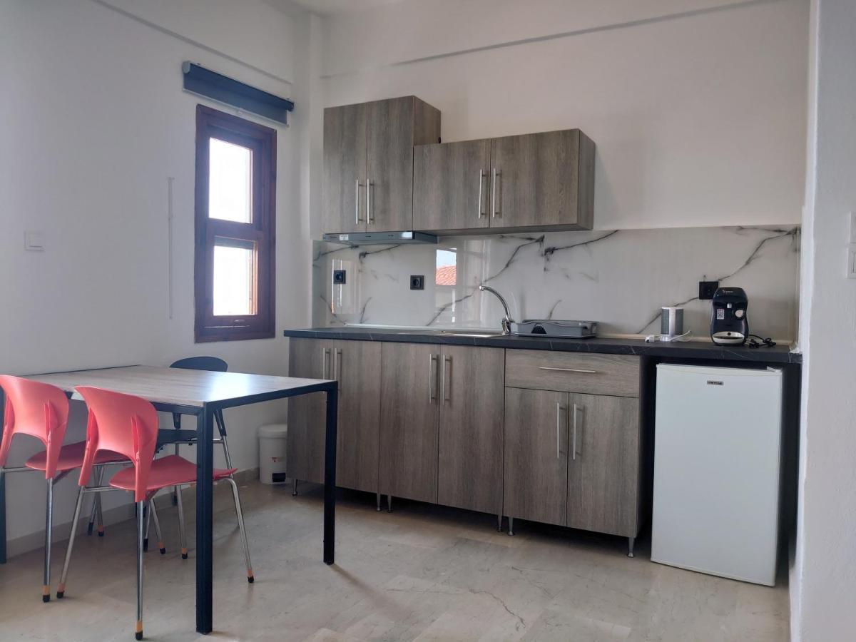Merida Apartments Mola Kalyva Eksteriør bilde