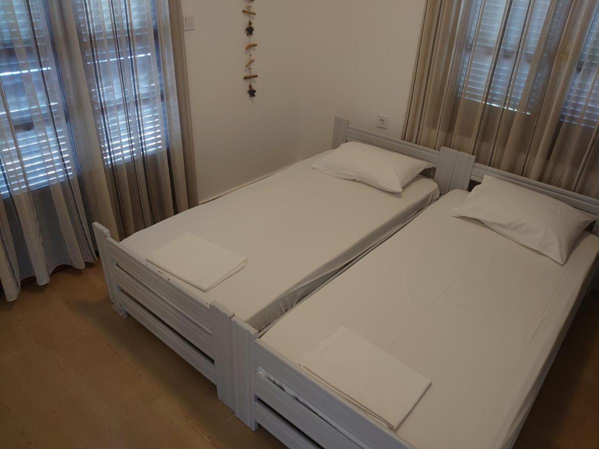 Merida Apartments Mola Kalyva Eksteriør bilde